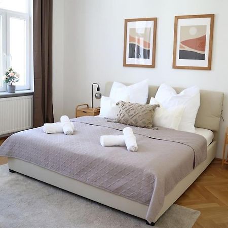 Bloom - Cozy Apartment, 5 Stops To City Center Виена Екстериор снимка