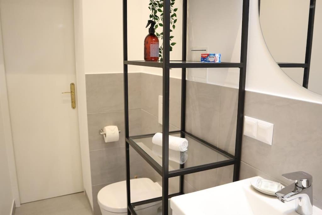 Bloom - Cozy Apartment, 5 Stops To City Center Виена Екстериор снимка