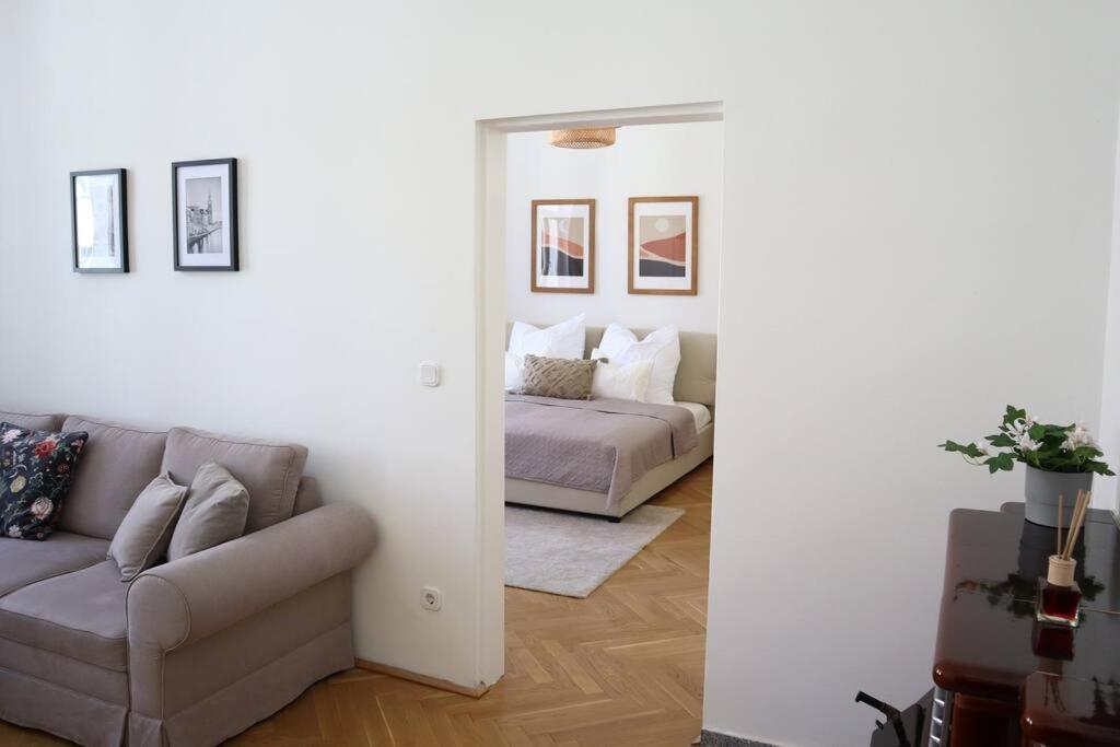 Bloom - Cozy Apartment, 5 Stops To City Center Виена Екстериор снимка