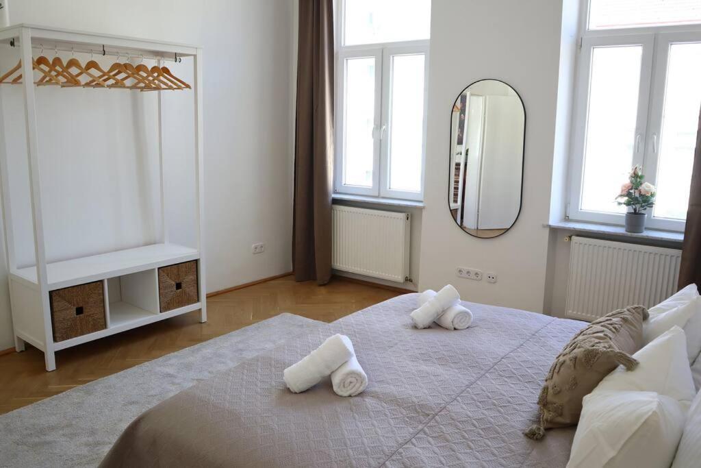 Bloom - Cozy Apartment, 5 Stops To City Center Виена Екстериор снимка