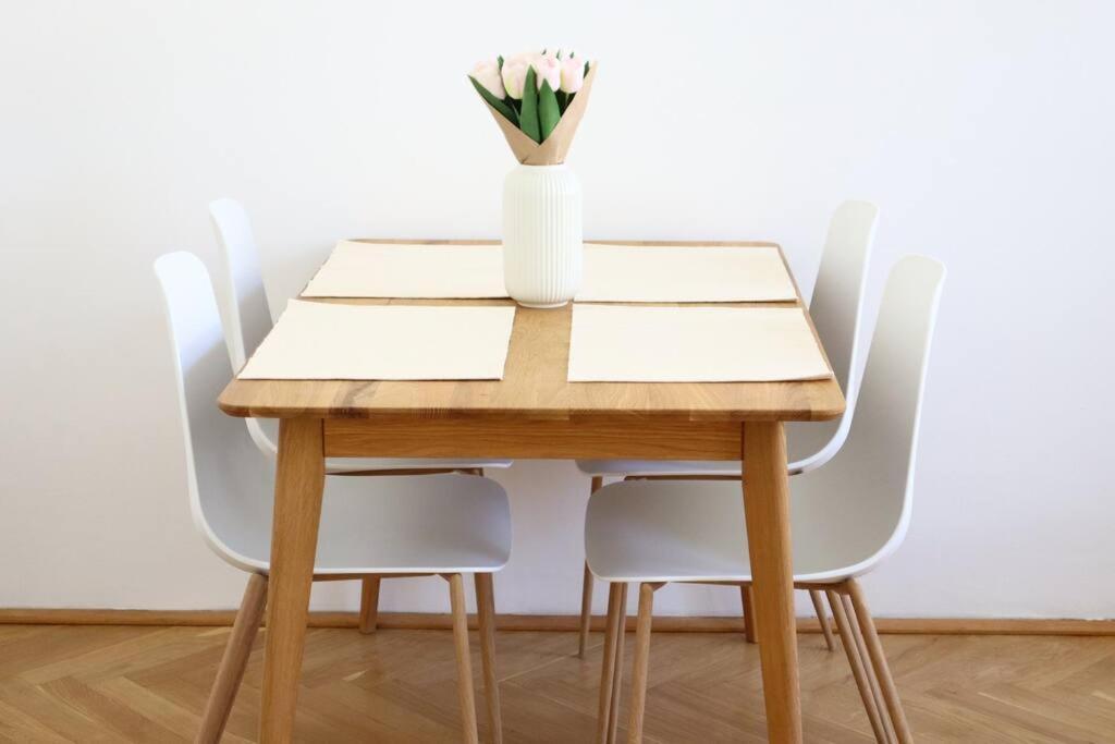 Bloom - Cozy Apartment, 5 Stops To City Center Виена Екстериор снимка